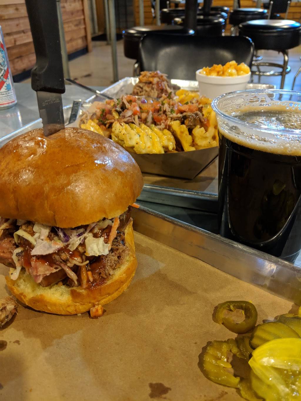 Ferris Wheelers Backyard and BBQ | restaurant | 1950 Market Center Blvd, Dallas, TX 75207, USA | 2147414141 OR +1 214-741-4141