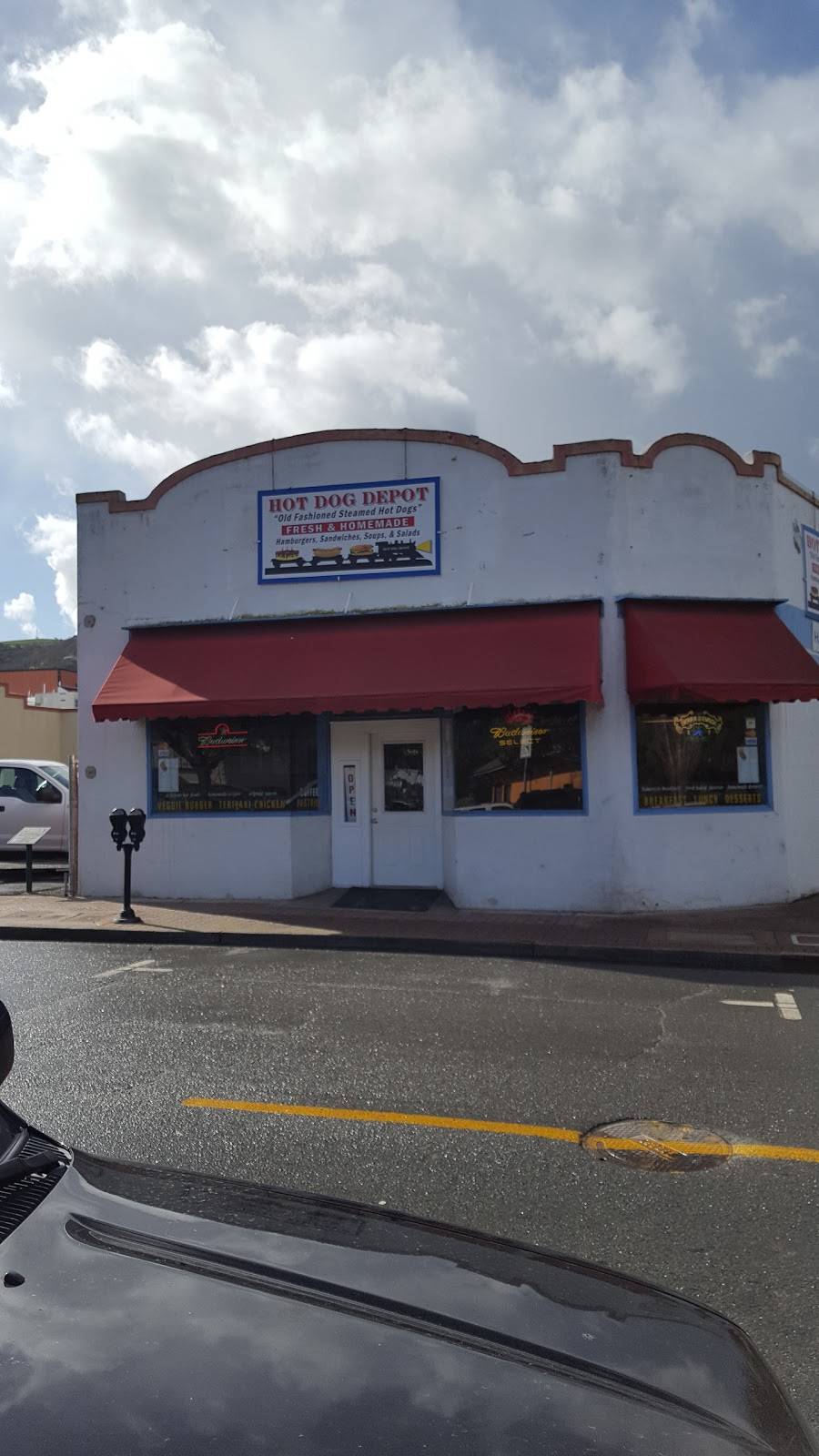 Hot Dog Depot | restaurant | 400 Ferry St, Martinez, CA 94553, USA | 9253727177 OR +1 925-372-7177