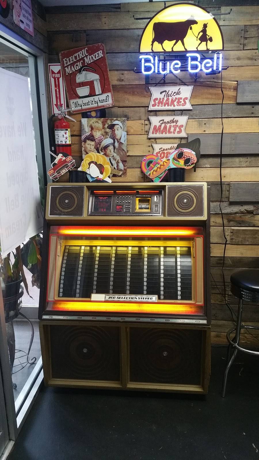 Mikes Diner | restaurant | 7358 State Hwy 87, Little Cypress, TX 77632, USA | 4093304422 OR +1 409-330-4422