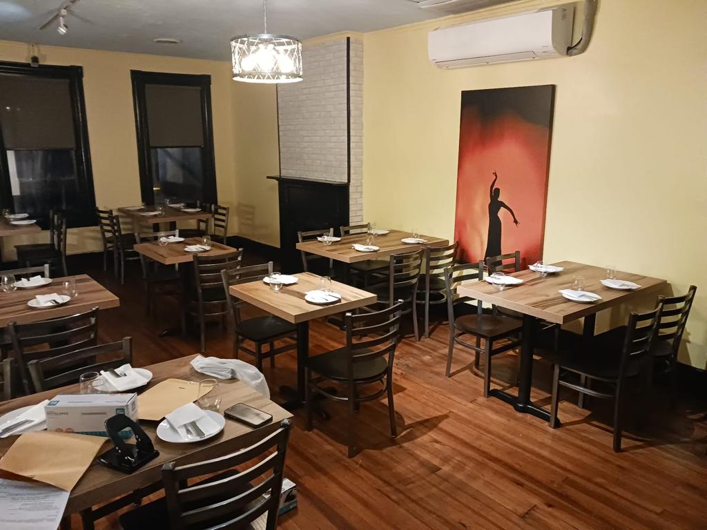 Importante Bodega Bar | restaurant | 3031 W Cary St, Richmond, VA 23221, USA | 8044472986 OR +1 804-447-2986