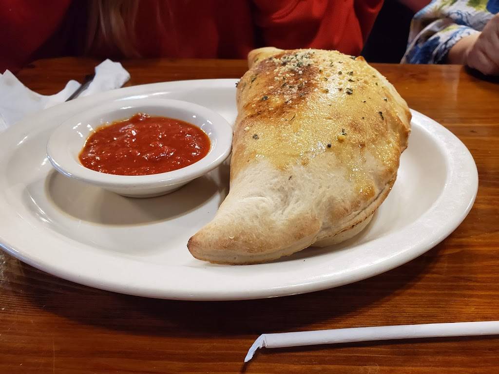 Lira Italian Restaurant | restaurant | 901 W Morton Ave, Jacksonville, IL 62650, USA | 2172430029 OR +1 217-243-0029