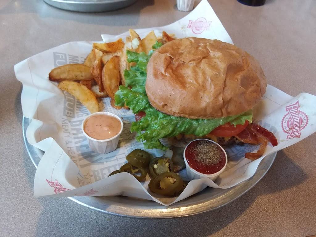 Fuddruckers | restaurant | 2120 Yale Blvd SE, Albuquerque, NM 87106, USA | 5052242841 OR +1 505-224-2841