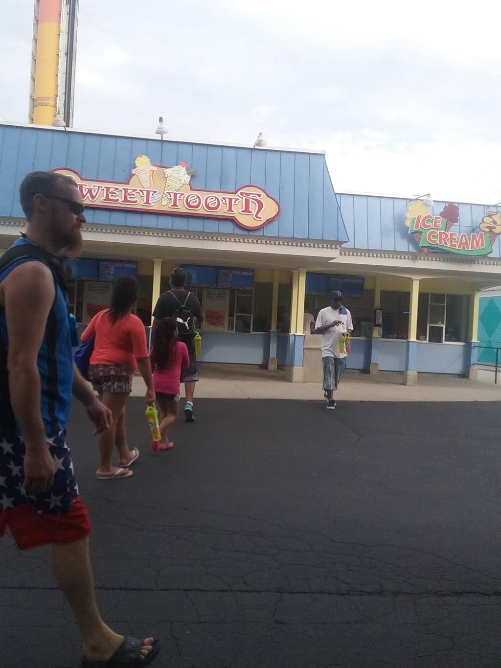 Subway | restaurant | 16000 Theme Park Way, Doswell, VA 23047, USA | 8048765073 OR +1 804-876-5073