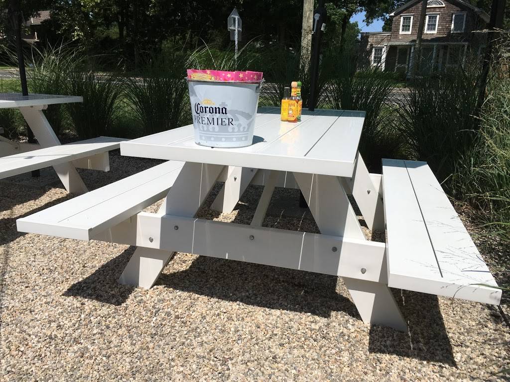 Little Lucharitos | restaurant | 487 Main Rd, Riverhead, NY 11901, USA | 6317793681 OR +1 631-779-3681