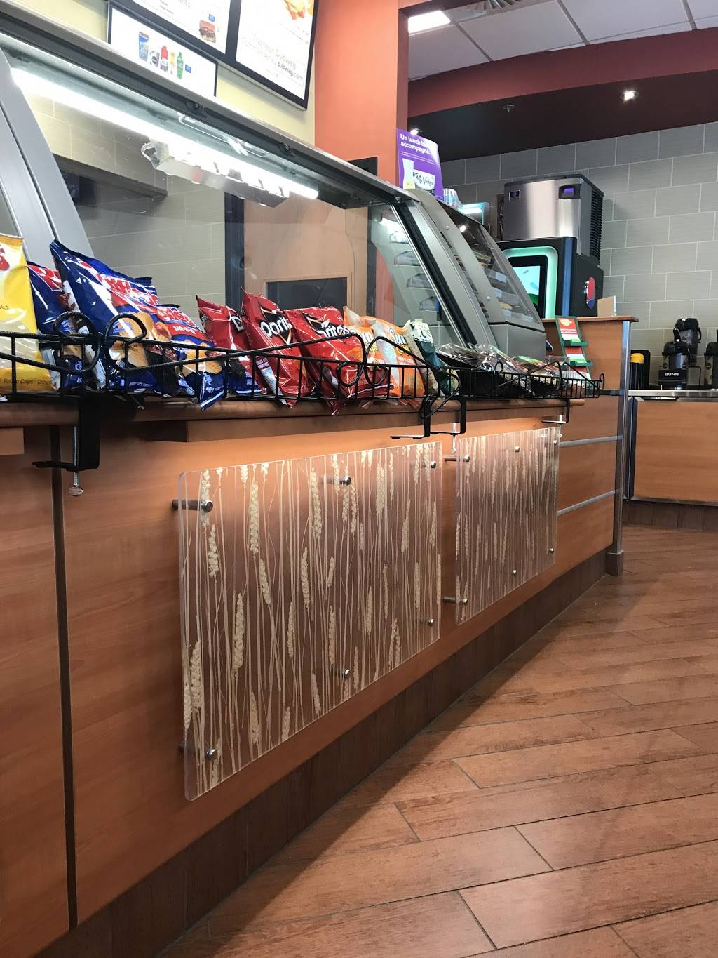 Subway | restaurant | Galeries de la Canardiere, 2485 Boulevard Sainte-Anne #56, Québec, QC G1J 1Y4, Canada | 4186669254 OR +1 418-666-9254