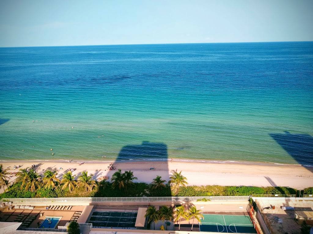 Hemispheres Oceanside Snackbar | restaurant | 1960 S Ocean Dr, Hallandale Beach, FL 33009, USA | 9544541111 OR +1 954-454-1111