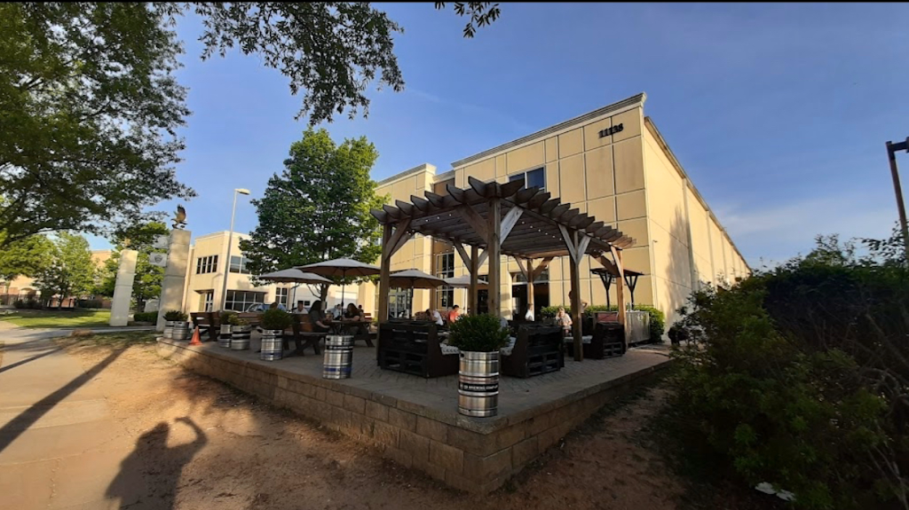 D9 Brewing Lake Norman | restaurant | 11138 Treynorth Dr, Cornelius, NC 28031, USA | 7042477200 OR +1 704-247-7200