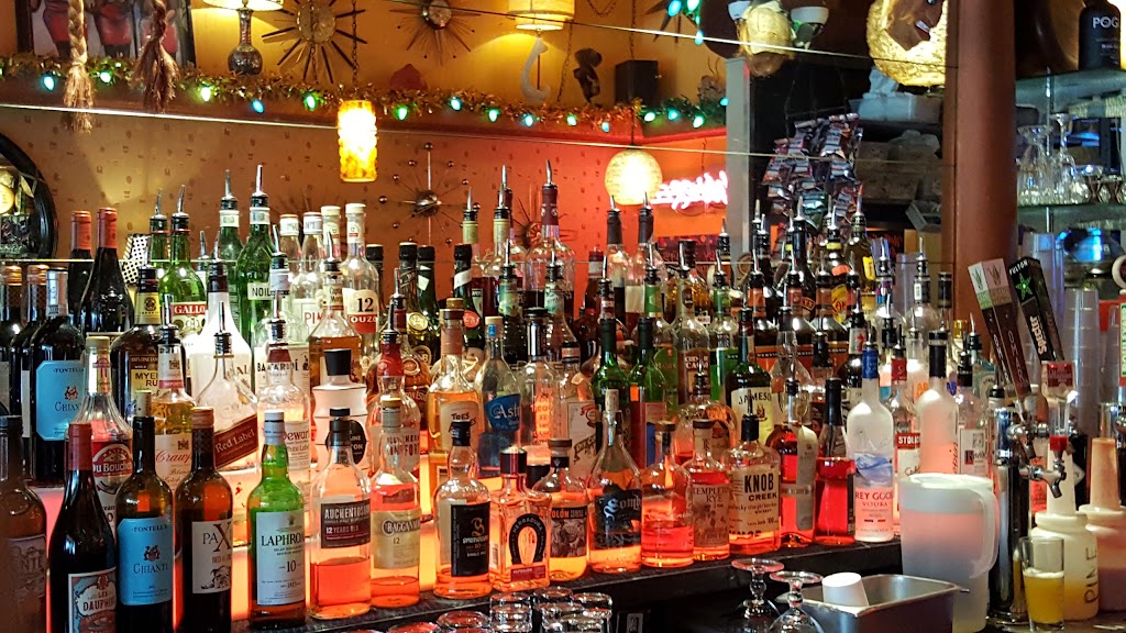 Rock-A Belly Bar & Deli | restaurant | 718 N Manhattan Ave, Manhattan, KS 66502, USA | 7855398033 OR +1 785-539-8033