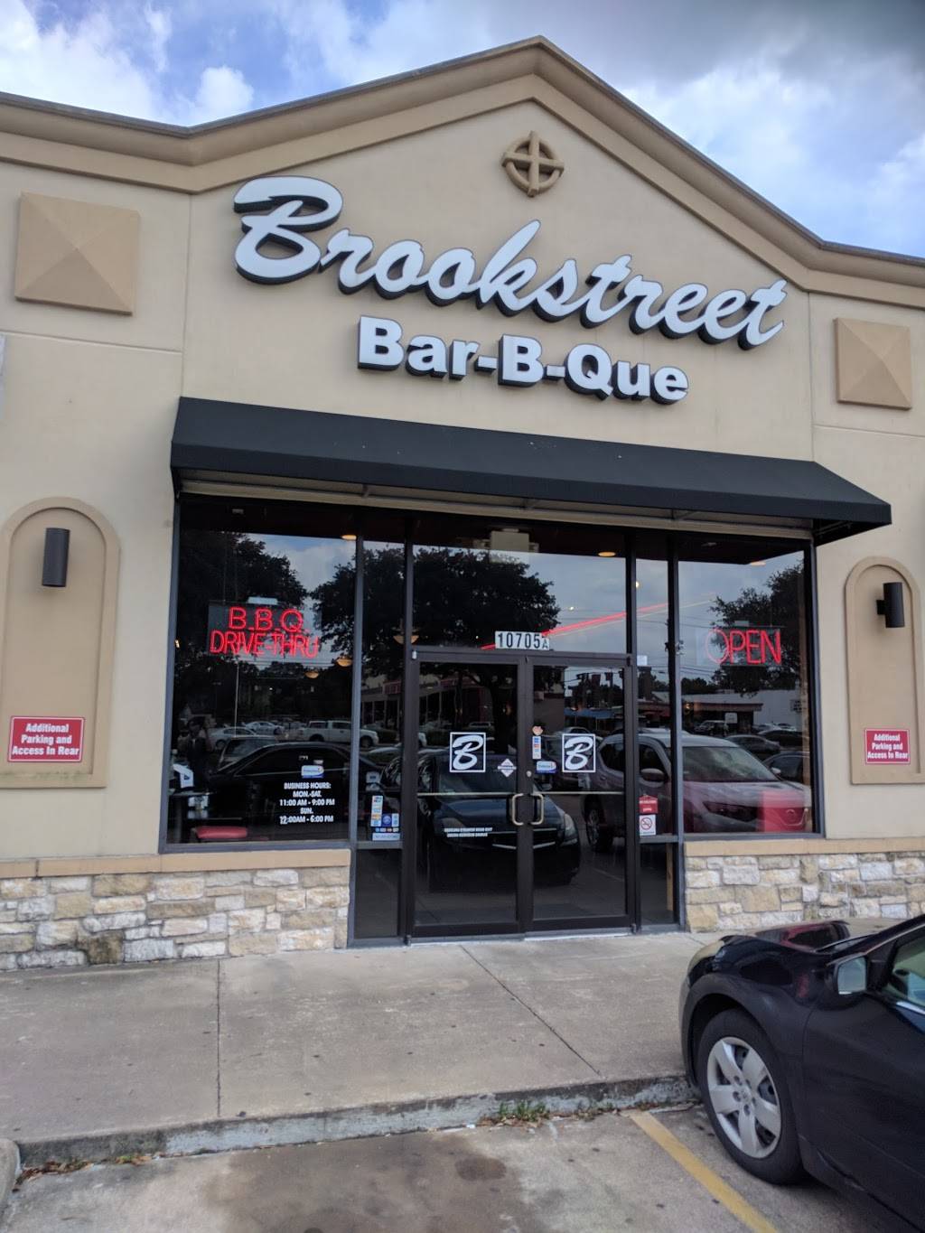 Brookstreet BBQ | restaurant | 10705 Westheimer Rd, Houston, TX 77042, USA | 7137833600 OR +1 713-783-3600