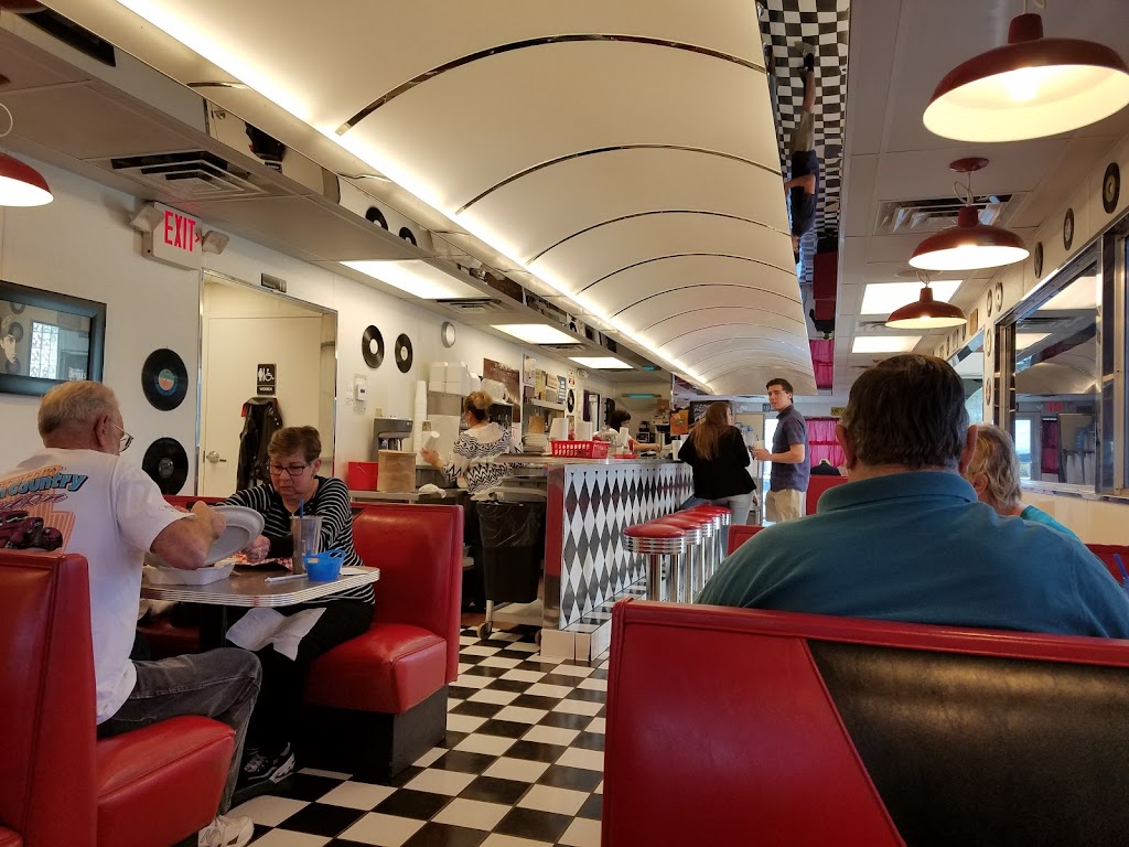 The Diner on Main | restaurant | 103 Main St, Bagdad, AZ 86321, USA | 9286332131 OR +1 928-633-2131