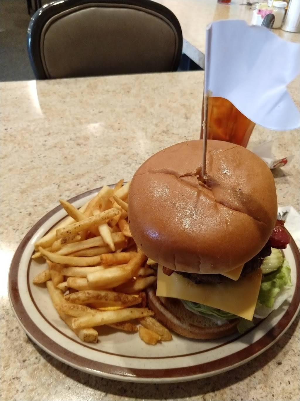 Apple Annies | restaurant | 1165 N Blackstone St, Tulare, CA 93274, USA | 5596863411 OR +1 559-686-3411