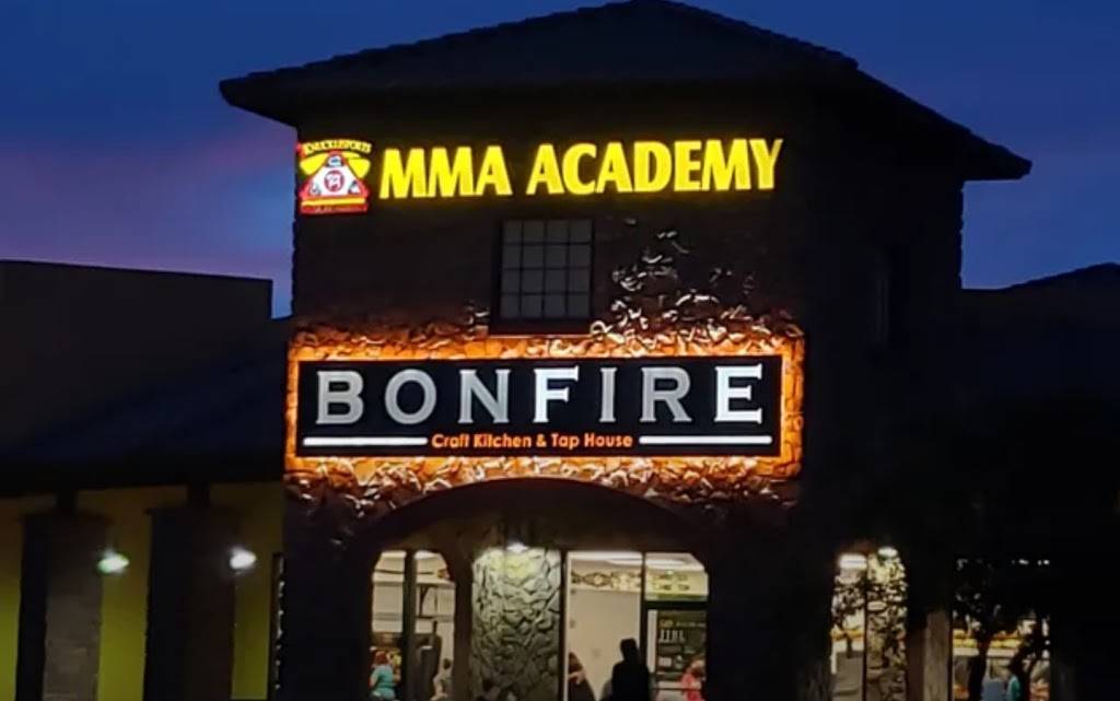 Bonfire Craft Kitchen and Tap House | restaurant | 15332 W Bell Rd, Surprise, AZ 85374, USA | 6232954567 OR +1 623-295-4567