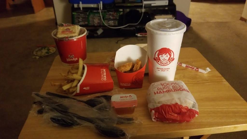 Wendys | restaurant | 2112 E Moreland Blvd, Waukesha, WI 53186, USA | 2625491180 OR +1 262-549-1180
