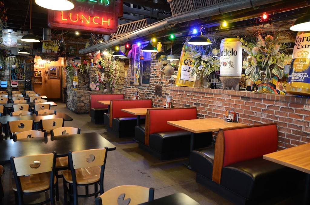 Pepes Mexican Restaurant | restaurant | 2525 Sagamore Pkwy S, Lafayette, IN 47905, USA | 7654481888 OR +1 765-448-1888