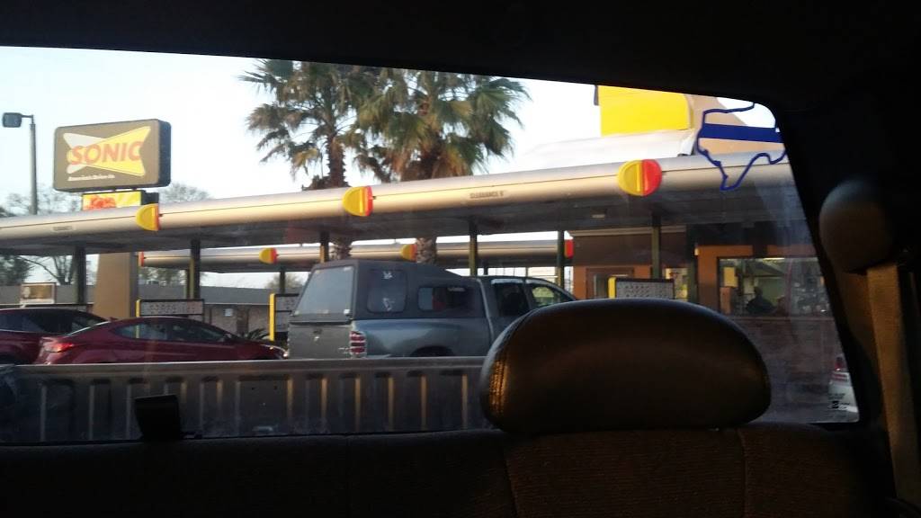 Sonic Drive-In | restaurant | 2205 Nederland Ave, Nederland, TX 77627, USA | 4097277007 OR +1 409-727-7007