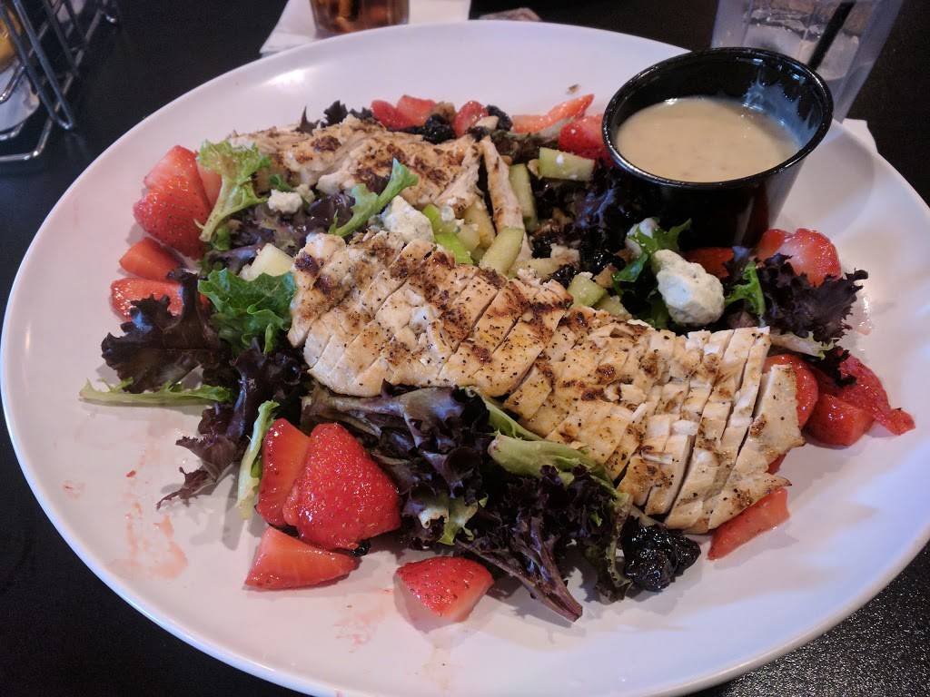 Lefty & Romos Bar & Grill | restaurant | 1985 Holton Rd, Muskegon, MI 49445, USA | 2317443222 OR +1 231-744-3222