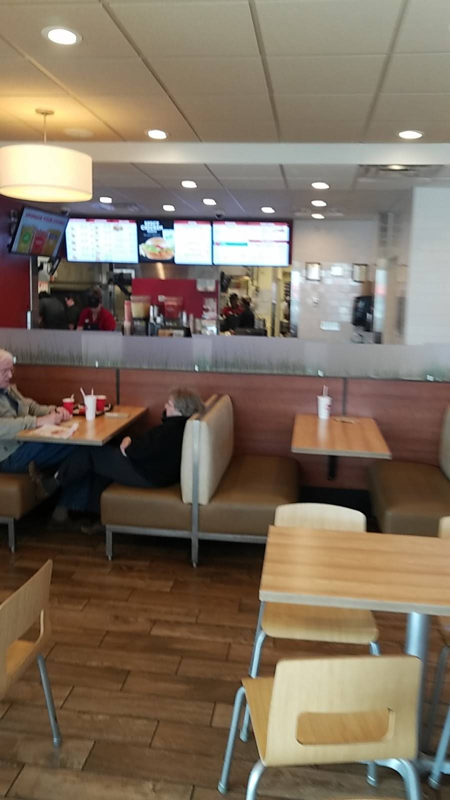 Wendys | restaurant | 626 Fairview Rd, Simpsonville, SC 29680, USA | 8649637512 OR +1 864-963-7512