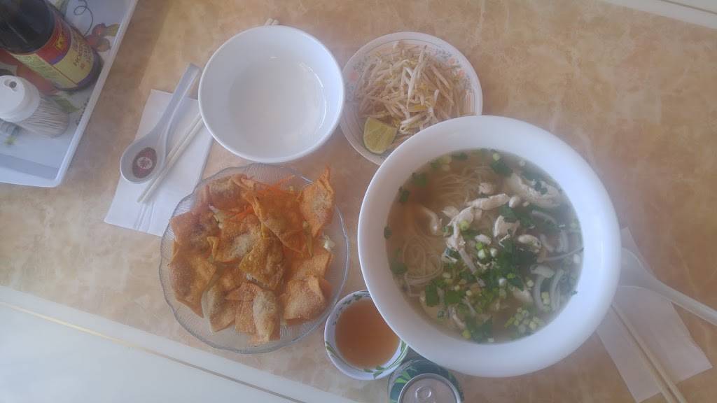 Pho vn Restaurant | restaurant | 43 Oxford St, Tillsonburg, ON N4G 2G4, Canada | 5196886888 OR +1 519-688-6888