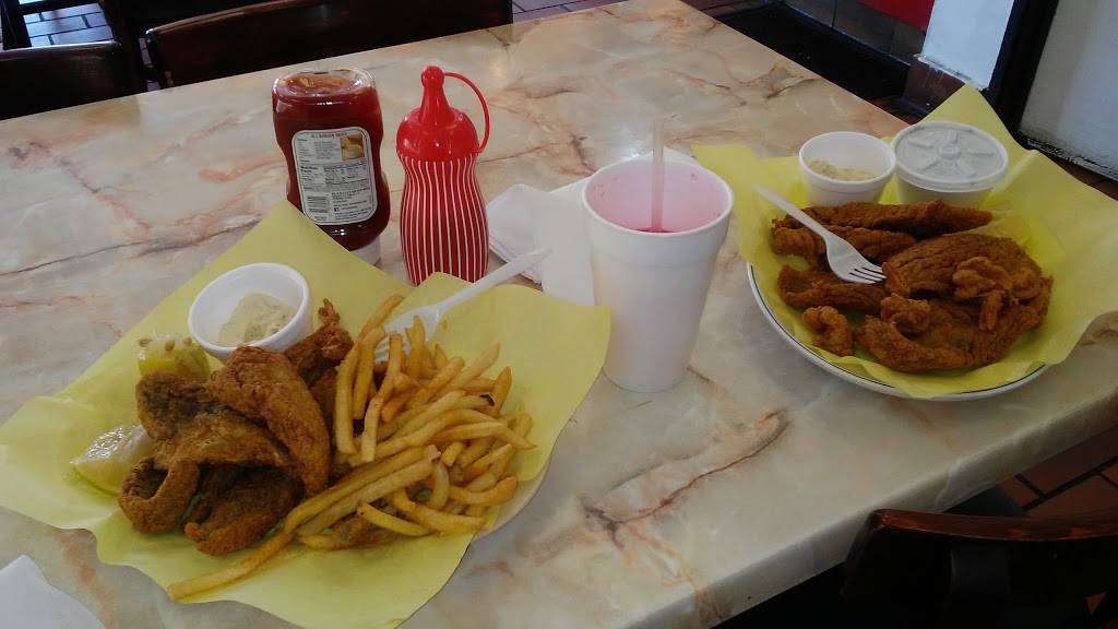 Smittys Famous Fish & Chicken | restaurant | 9032 Venice Blvd, Culver City, CA 90232, USA | 3108151029 OR +1 310-815-1029
