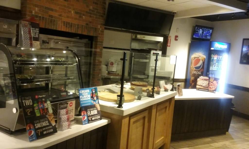 Pizza Hut | meal takeaway | 224 Broadway, Taunton, MA 02780, USA | 5088222448 OR +1 508-822-2448