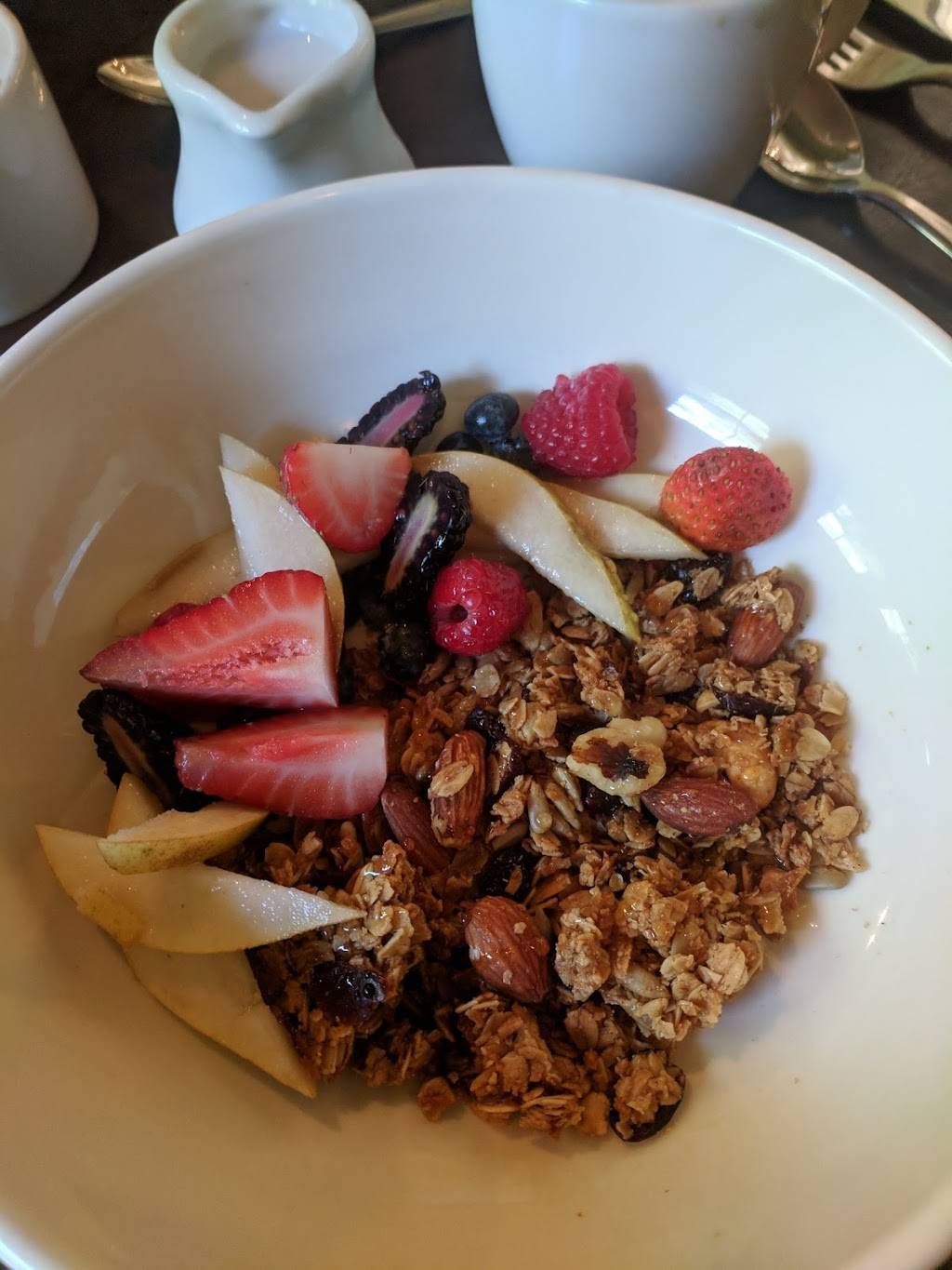 State Road | restaurant | 688 State Rd, West Tisbury, MA 02575, USA | 5086938582 OR +1 508-693-8582