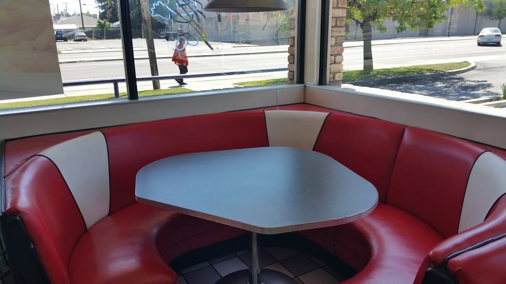 Fosters Freeze | restaurant | 3377 North Cedar Drive, Fresno, CA 93726, USA | 5592225384 OR +1 559-222-5384