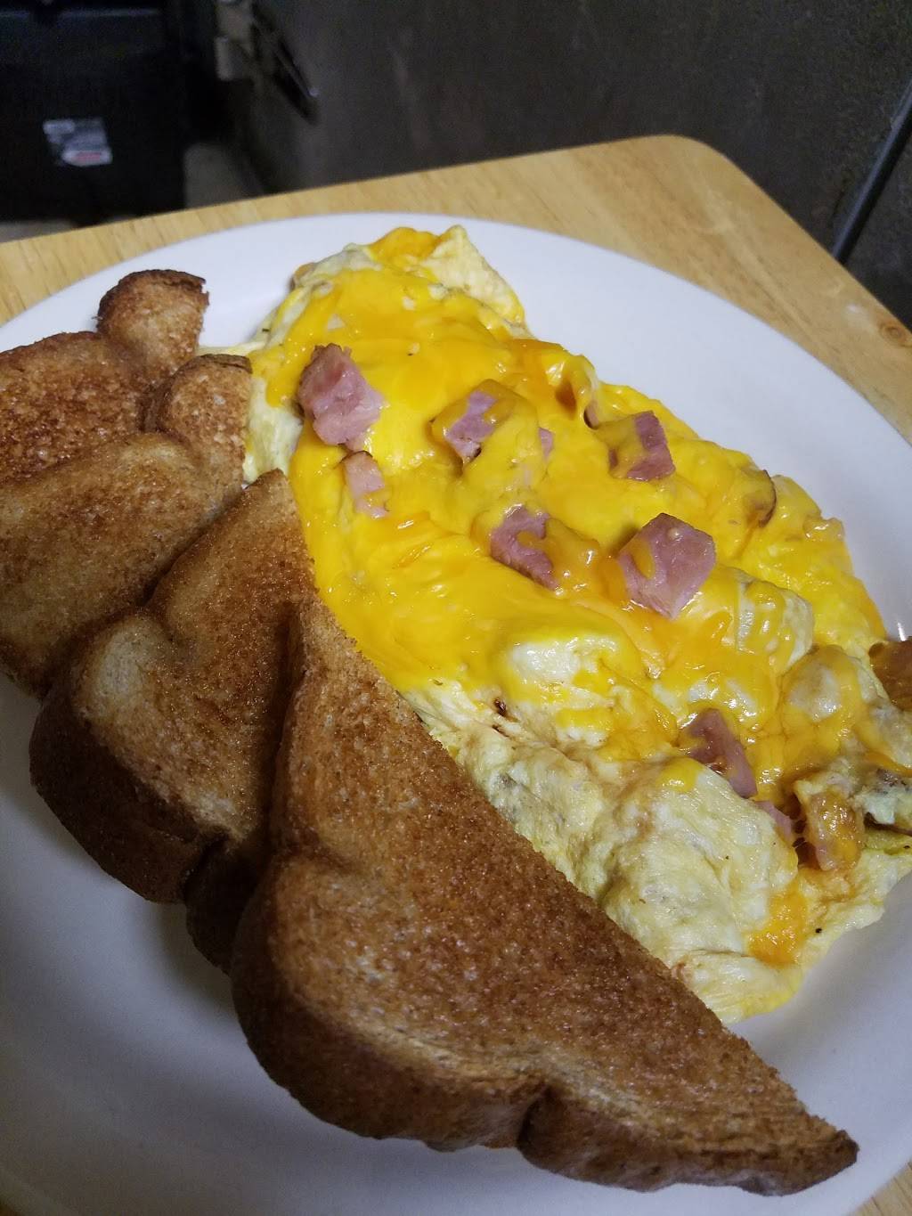 Booz Bar and Grill | restaurant | 414 Main St, Knapp, WI 54749, USA | 7156652215 OR +1 715-665-2215