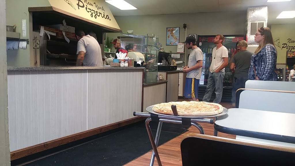 New York Pizzeria | restaurant | 200 S Peterboro St, Canastota, NY 13032, USA | 3156973993 OR +1 315-697-3993