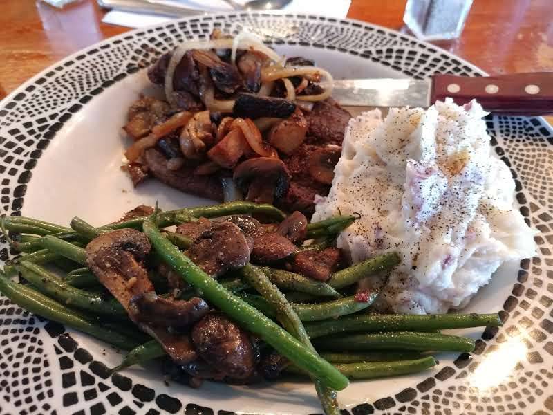 Finleys Bar & Grill | restaurant | 10477 S Airport Way, Manteca, CA 95336, USA | 2099839493 OR +1 209-983-9493