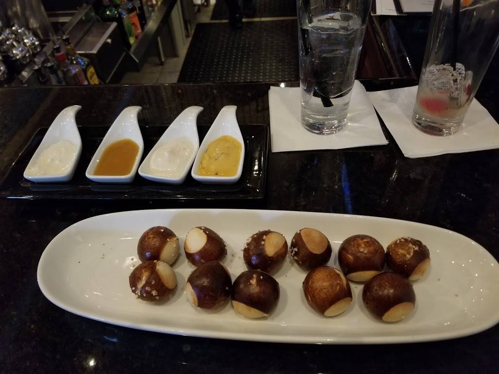 Strawberry Moon | night club | 204 S Main St, Wauconda, IL 60084, USA | 8478655151 OR +1 847-865-5151