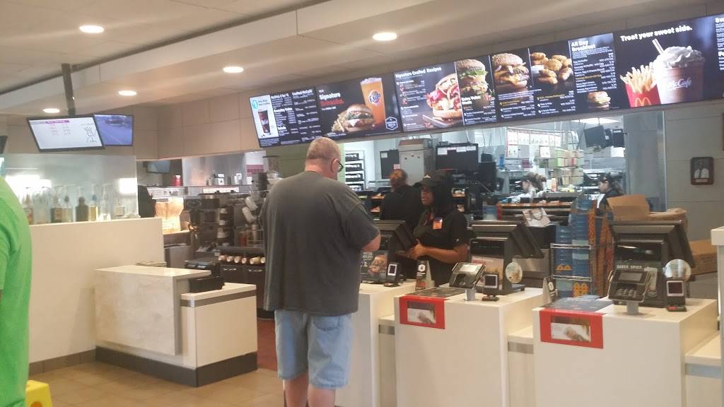 McDonalds | cafe | 3110 FL-674, Sun City Center, FL 33570, USA | 8136453776 OR +1 813-645-3776