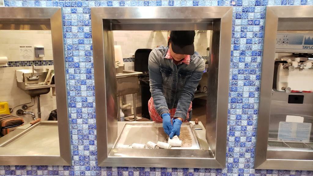 Aha Rolled Ice Cream | restaurant | 152 Stratford Dr, Bloomingdale, IL 60108, USA | 8477059888 OR +1 847-705-9888