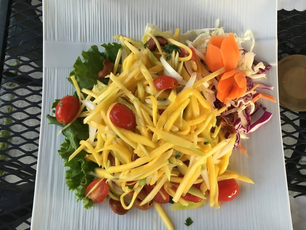 Khao Yum Thai Restaurant | restaurant | 5562 Manotick Main St C, Manotick, ON K4M 1A2, Canada | 6136928588 OR +1 613-692-8588