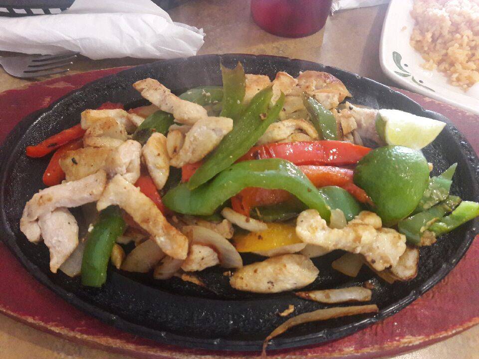 Mama Lupitas | restaurant | 321 Salinas St, Salinas, CA 93901, USA | 8314245300 OR +1 831-424-5300