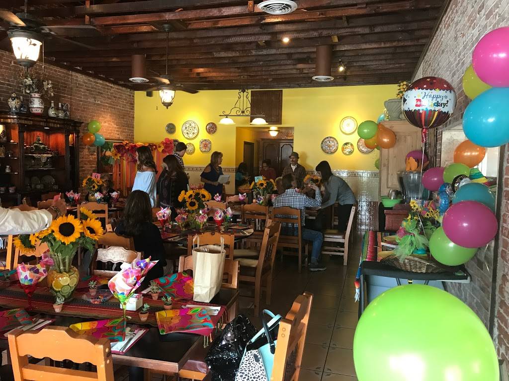 Tlaquepaque Restaurant | restaurant | 101 W Santa Fe Ave, Placentia, CA 92870, USA | 7145280110 OR +1 714-528-0110