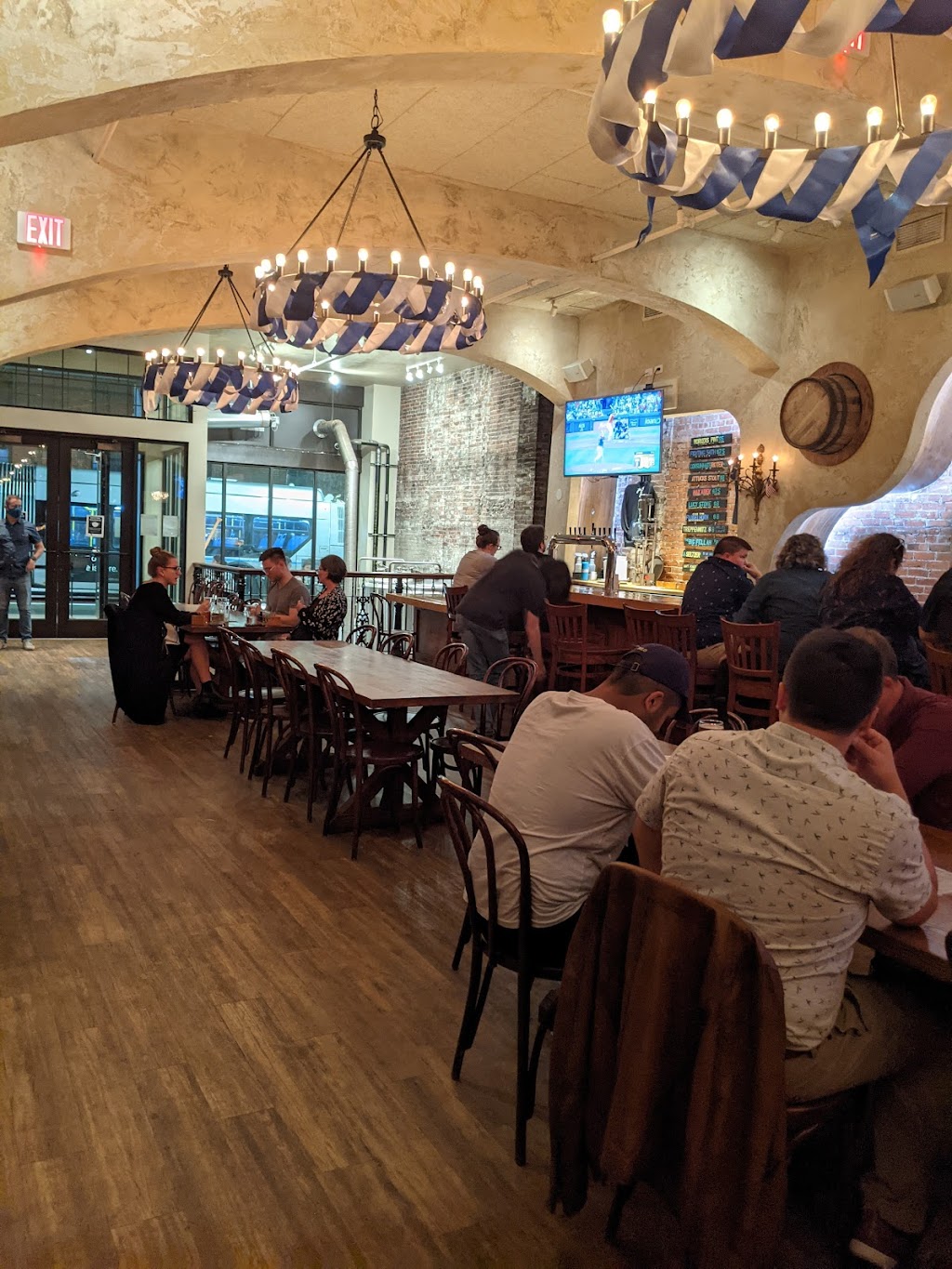 Democracy Brewing | restaurant | 35 Temple Pl, Boston, MA 02111, USA | 8572638604 OR +1 857-263-8604