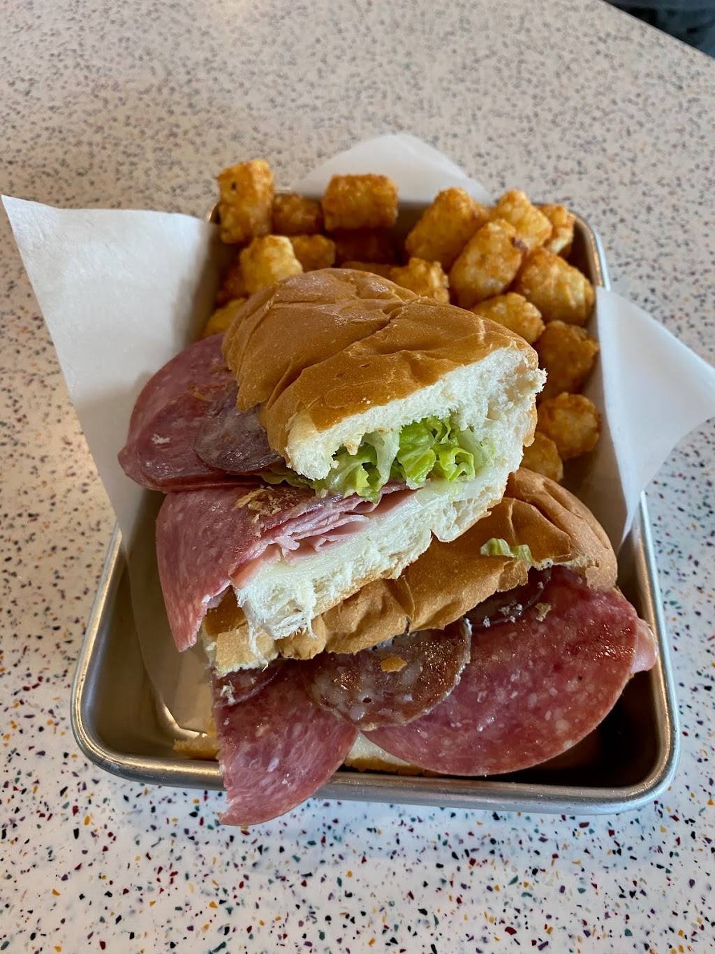 Tafts Brewpourium Columbus | restaurant | 440 W Broad St, Columbus, OH 43215, USA | 6144898900 OR +1 614-489-8900