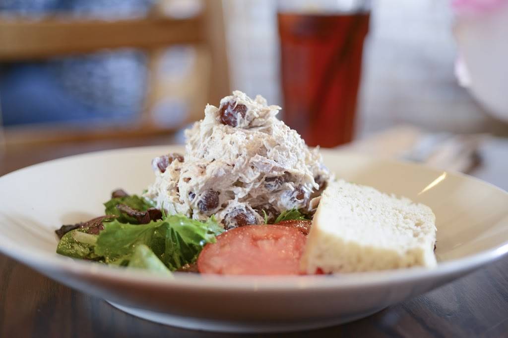 Lola | restaurant | 517 N New Hampshire St, Covington, LA 70433, USA | 9858924992 OR +1 985-892-4992