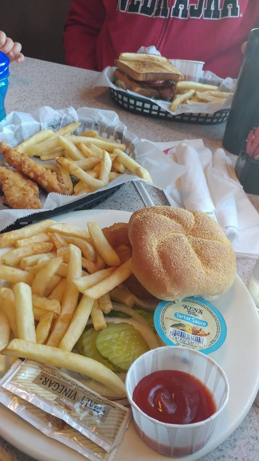 Downwind Restaurant and Lounge | night club | 2000 Airport Rd, Atlanta, GA 30341, USA | 7704520973 OR +1 770-452-0973