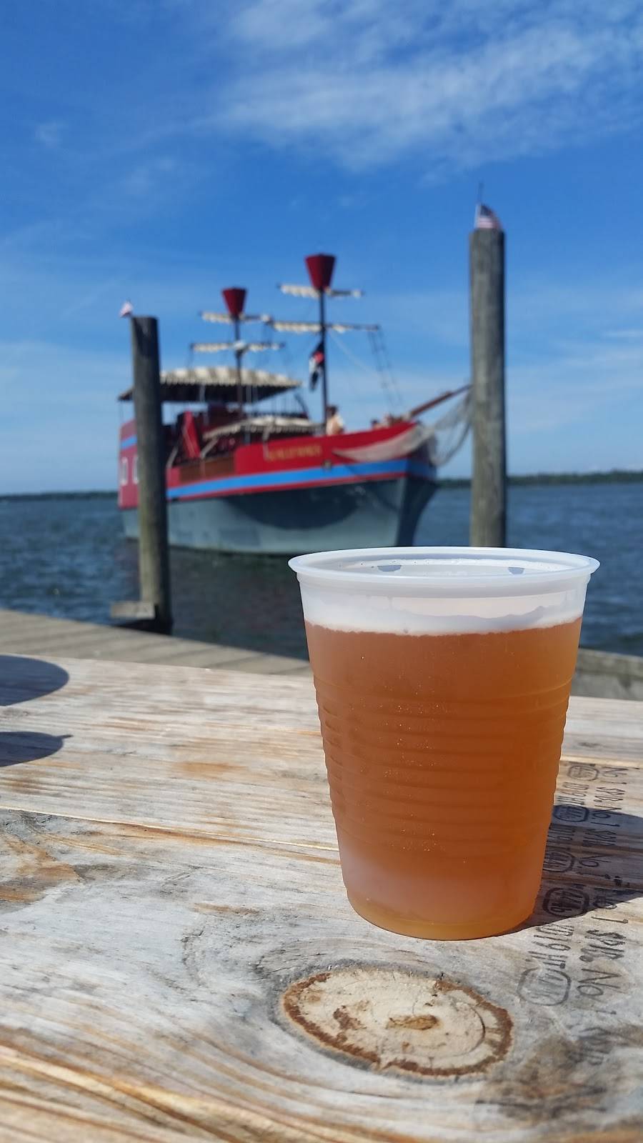 Rum Runners | restaurant | 133 E Dobbins Landing, Erie, PA 16507, USA | 8144554292 OR +1 814-455-4292