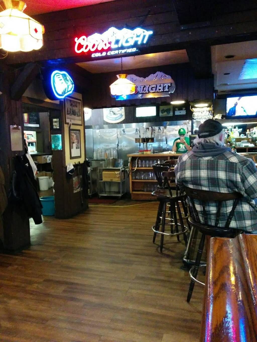 Teddys Food Fun & Spirits | restaurant | 30 Main St W, Grimsby, ON L3M 4J7, Canada | 9059455013 OR +1 905-945-5013