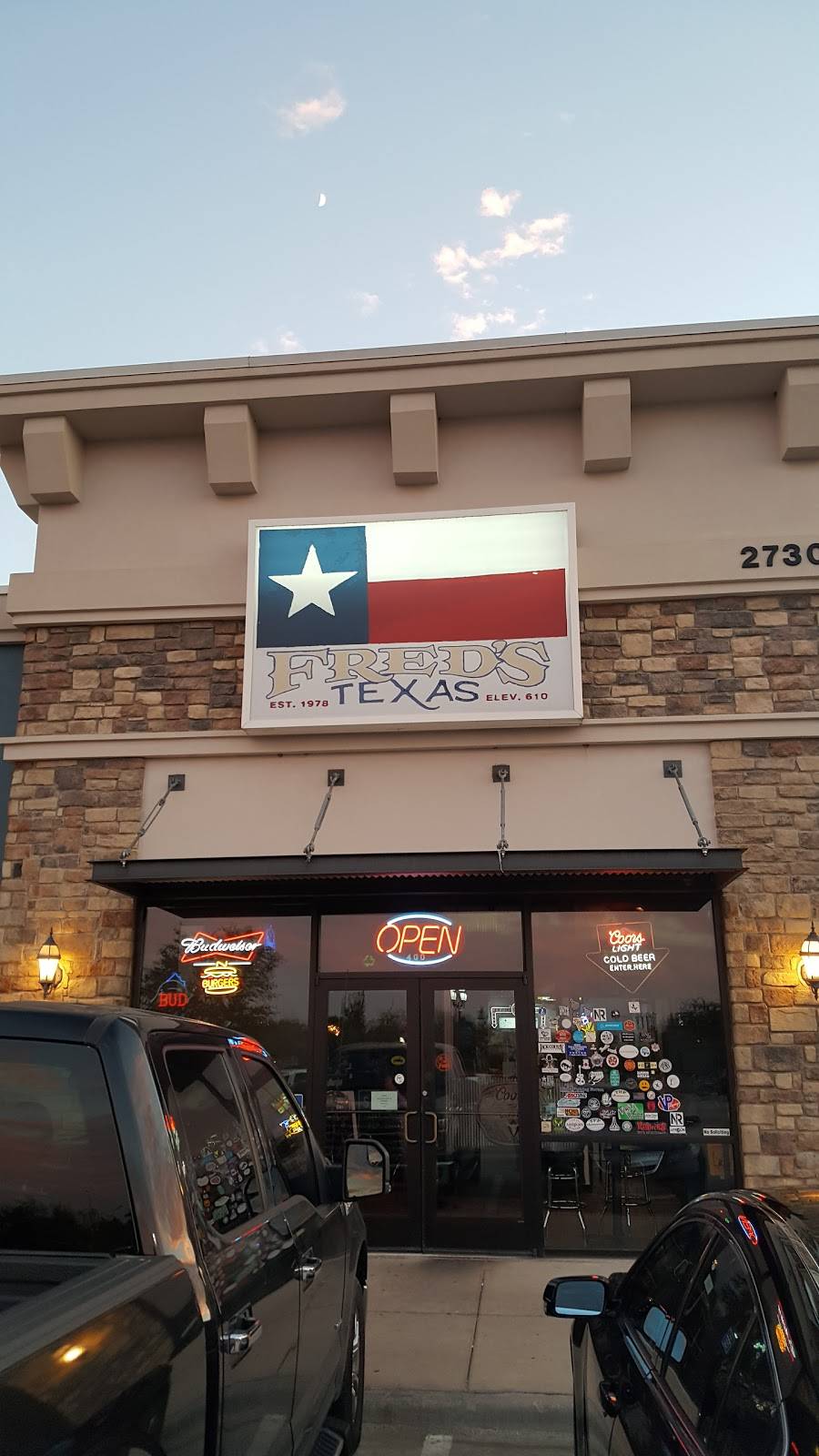 Freds North | cafe | 2730 Western Center Blvd, Fort Worth, TX 76131, USA | 8172320111 OR +1 817-232-0111