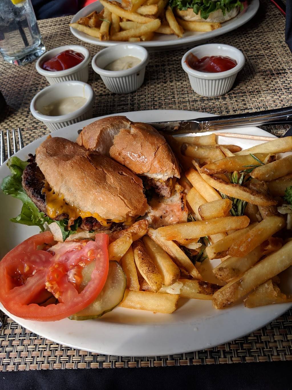 Warrens Spirited Kitchen | restaurant | 14614 E Park St, Burton, OH 44021, USA | 4402738100 OR +1 440-273-8100