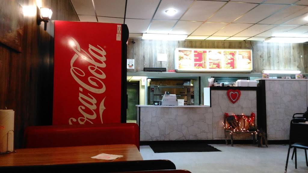 Ginos of Man | restaurant | 201 Main St, Man, WV 25635, USA | 3045836593 OR +1 304-583-6593