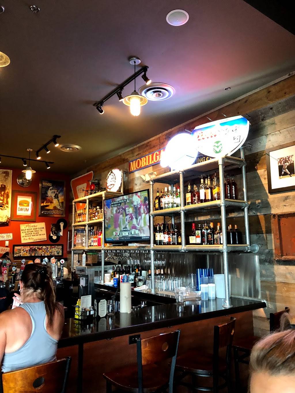 Bad Daddys Burger Bar | restaurant | 4928 Thompson Pkwy, Johnstown, CO 80534, USA | 9706674978 OR +1 970-667-4978