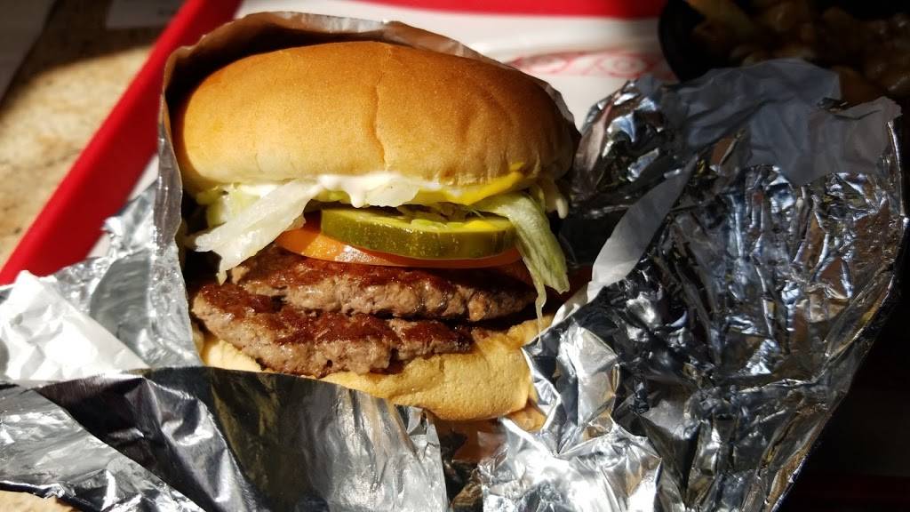 Sams Grill Guelph | restaurant | 715 Wellington St W, Guelph, ON N1H 8L8, Canada | 5197672557 OR +1 519-767-2557