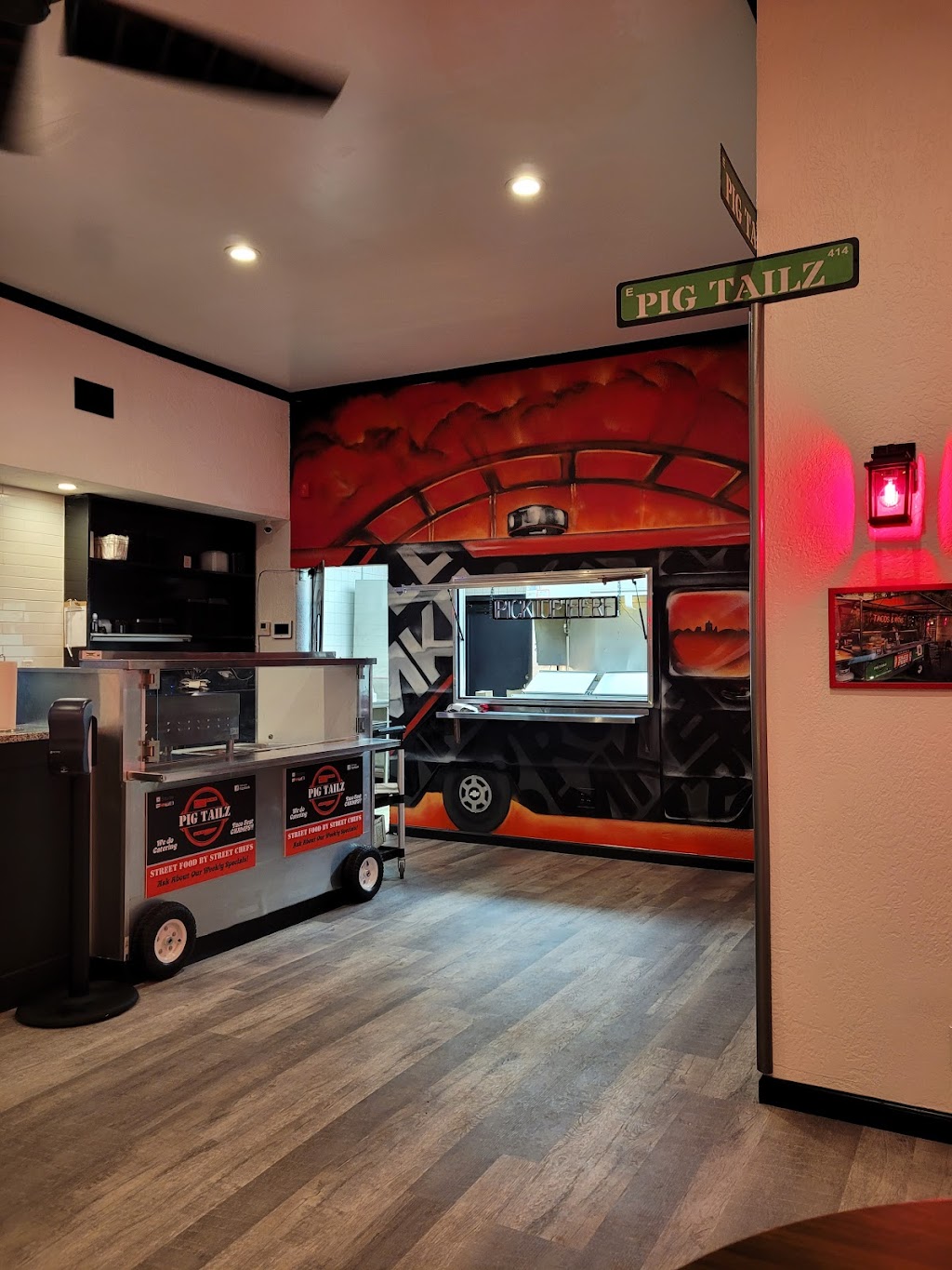 Pig Tailz | restaurant | 707 E Brady St, Milwaukee, WI 53202, USA | 4148374194 OR +1 414-837-4194