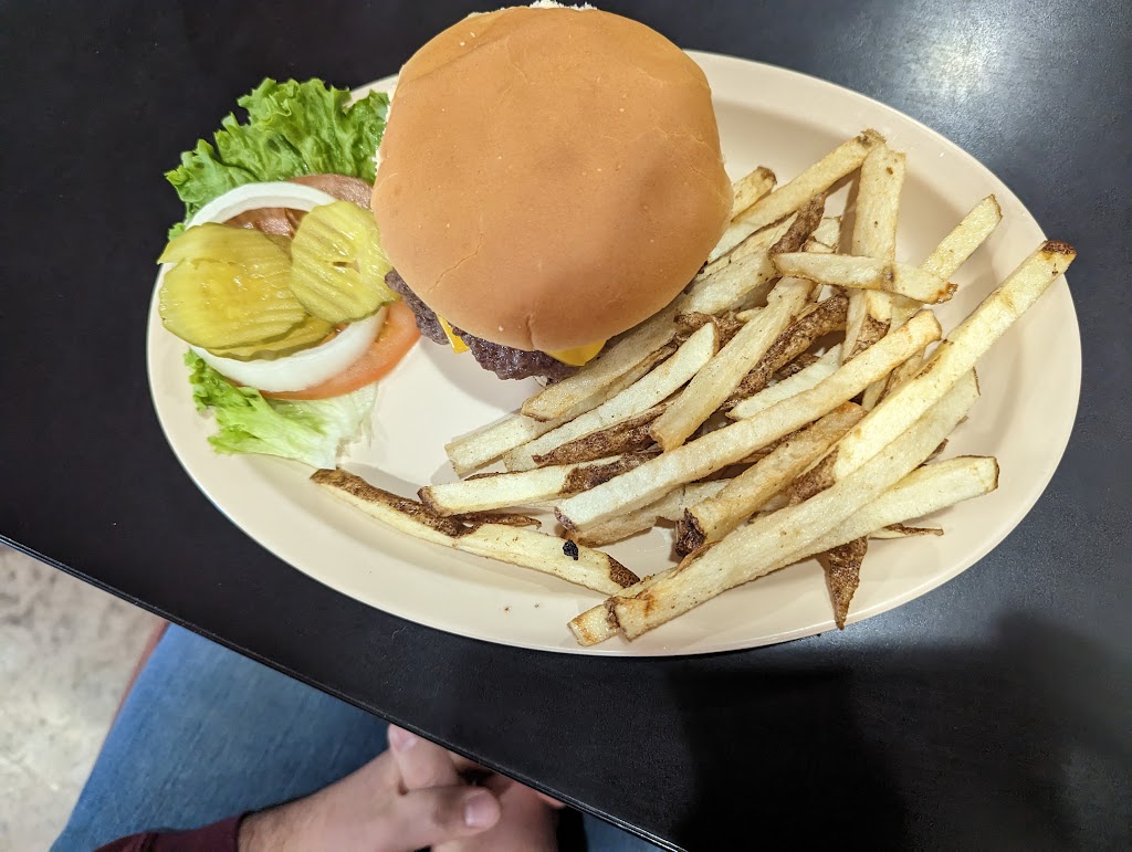 Luckys Cafe | restaurant | 116 N 4th St, Edina, MO 63537, USA | 6603973313 OR +1 660-397-3313