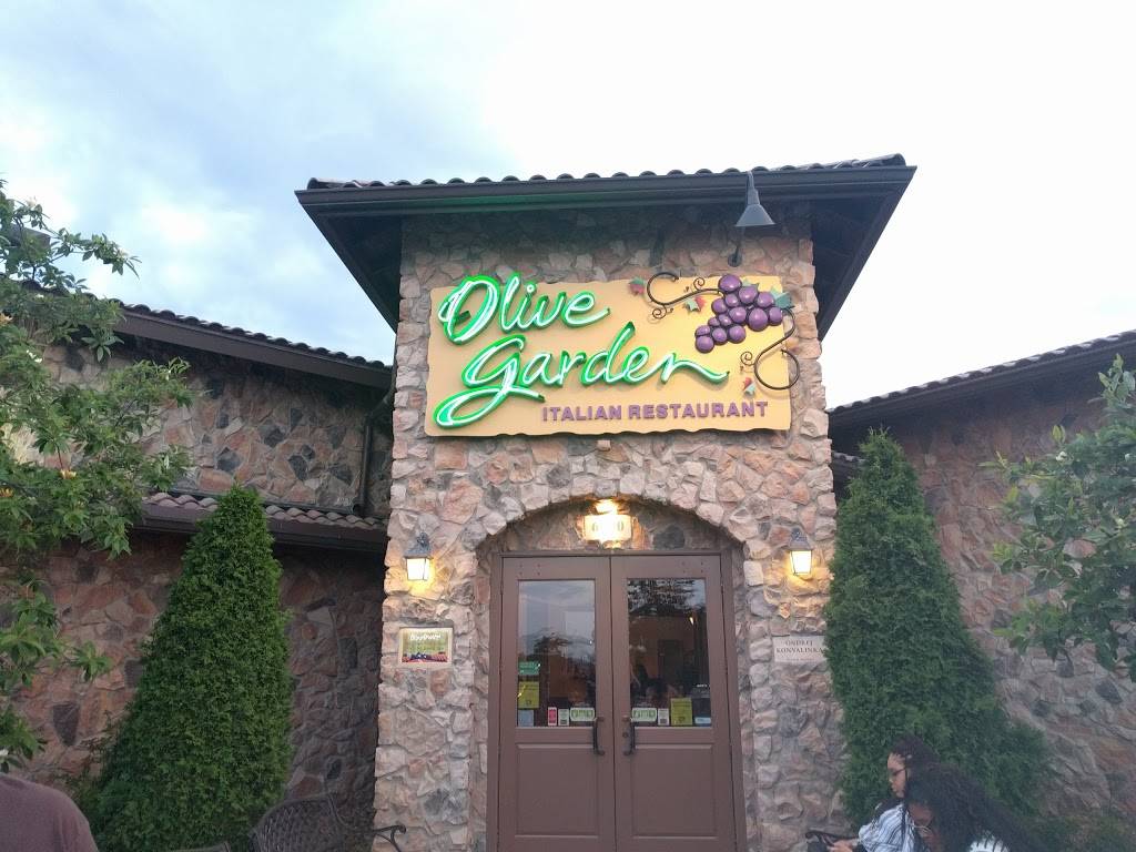 Olive Garden Italian Restaurant | meal takeaway | 6000 Robinson Centre Dr, Pittsburgh, PA 15205, USA | 4127881090 OR +1 412-788-1090