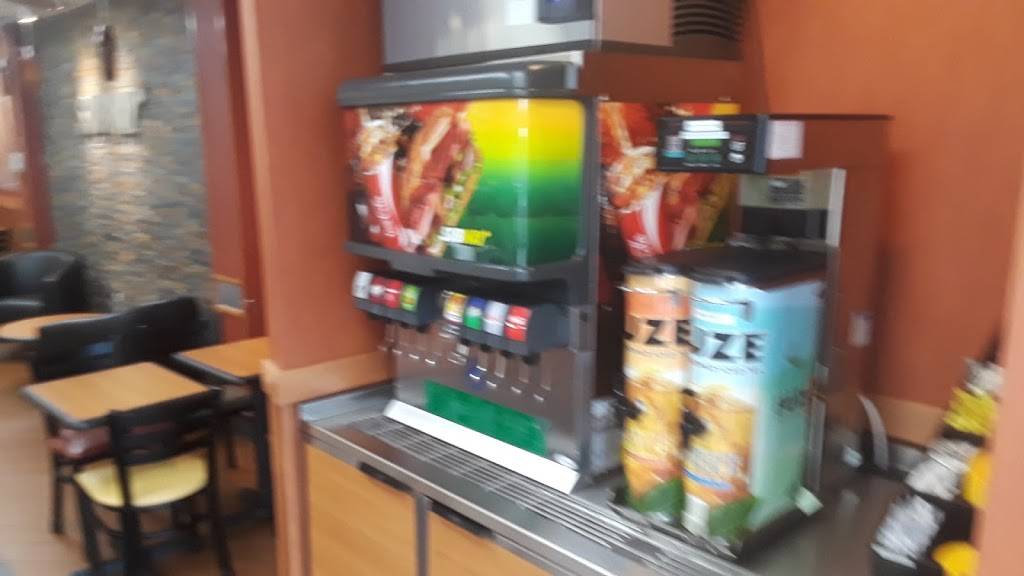 Subway | restaurant | 7038 Okeechobee Rd, Fort Pierce, FL 34945, USA | 7725959559 OR +1 772-595-9559